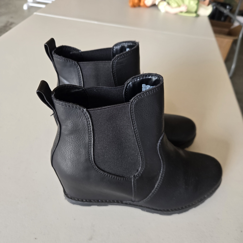 Universal Thread Black Wedge Ankle Boots - Picture 3 of 14